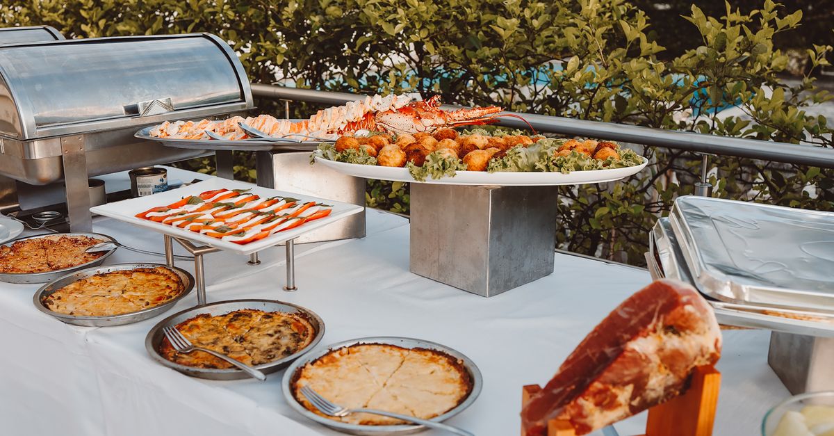 How to Incorporate Spanish Cuisine into Corporate Events